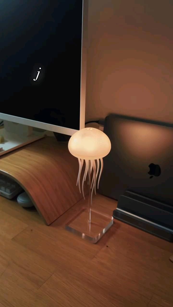 Floating jellyfish lamp